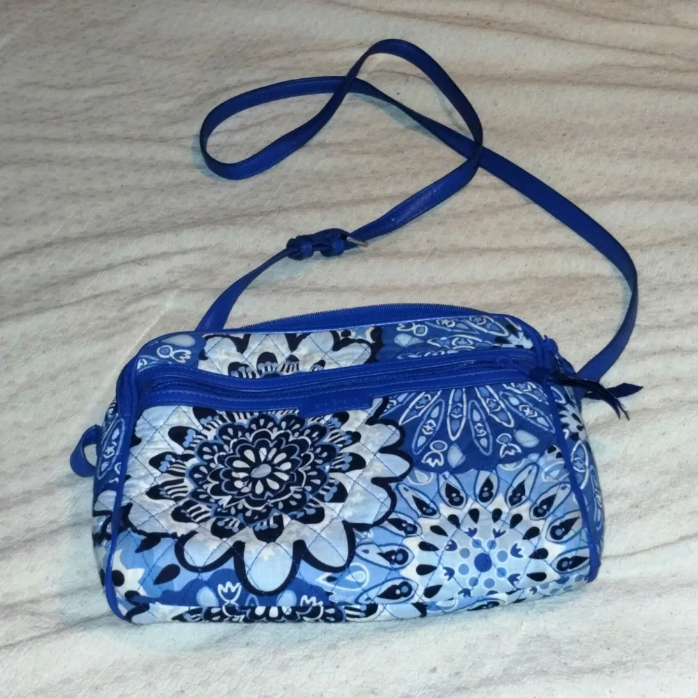 Vera Bradley blue floral cross body bag - Picture 1 of 10